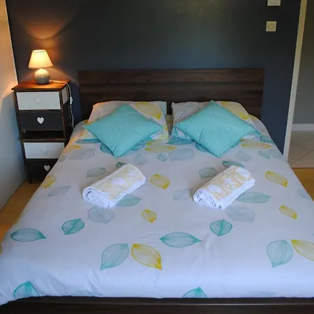 Couette-café Chez Yvette , C'est Chouette!!