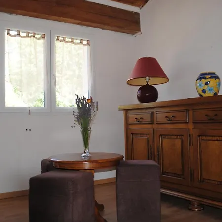 Couette-café Chez Yvette , C'est Chouette!! *