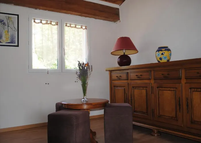 Couette-café Chez Yvette , C'est Chouette!! *