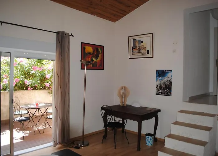 Chez Yvette , C'est Chouette!! Couette-café Carcassonne