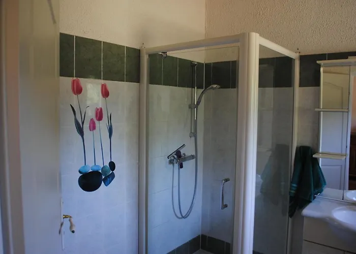 Chez Yvette , C'est Chouette!! Couette-café