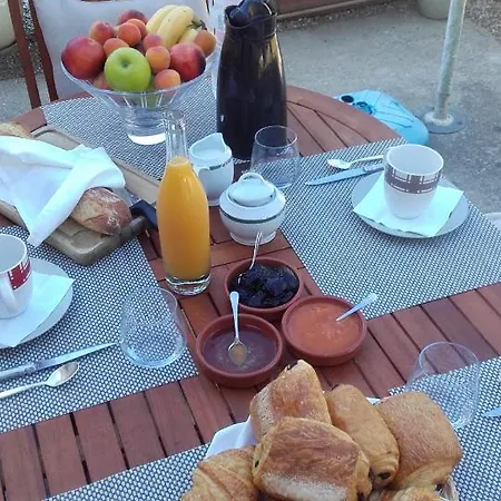 Chez Yvette , C'est Chouette!! Couette-café