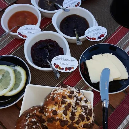 Chez Yvette , C'est Chouette!!