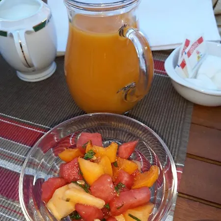 Chez Yvette , C'est Chouette!! Alojamento de Acomodação e Pequeno-almoço Carcassonne