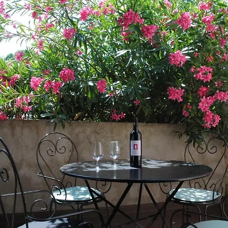 Chez Yvette , C'est Chouette!!