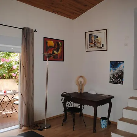 Chez Yvette , C'est Chouette!! Alojamento de Acomodação e Pequeno-almoço Carcassonne