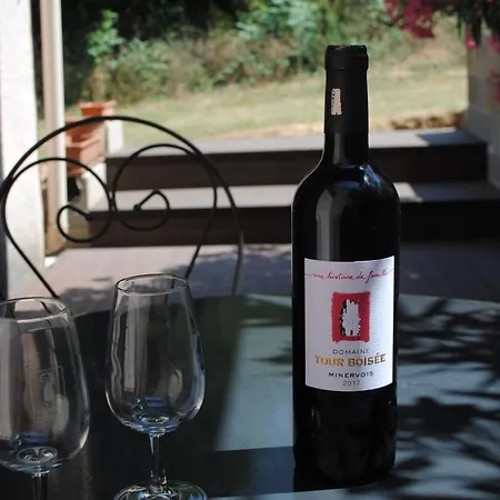 Chez Yvette , C'est Chouette!! Alojamento de Acomodação e Pequeno-almoço *