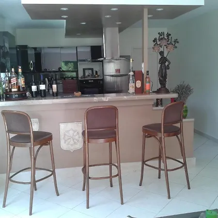 Chez Yvette , C'est Chouette!! Alojamento de Acomodação e Pequeno-almoço Carcassonne